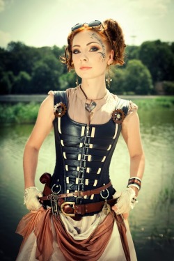 truly-madly-geekly:  Source:Steampunk Babes That Will Wake Your
