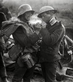 historicaltimes:  A German Soldier lights up a cigarette for