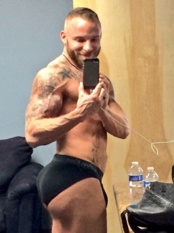 Derek Parker showing off his incredible ass! @DerekParkerXXX