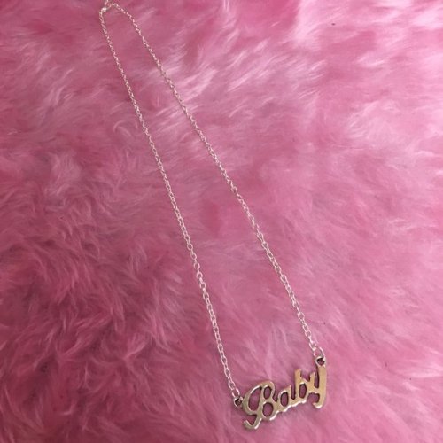 thegolddig: Baby Nameplate Necklace (more information, more gold) 