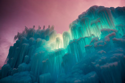 lehroi:  Monument of ice by Sam Scholes 