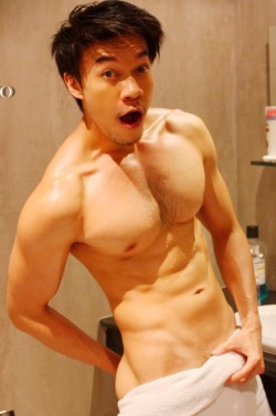 stayinghard:  yumyumasianhunks:  yum yum Asian hunks. check out