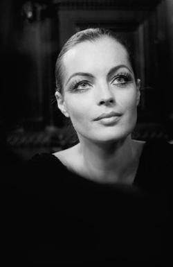 encore-et-encore-infini:  Romy Schneider, pour le film L’important