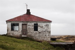 skylerbrownart:  Suðurhús - abandoned farmhouse in Icelandphoto