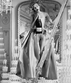 womanbelievedinlove:  “time to drink champagne and dance on