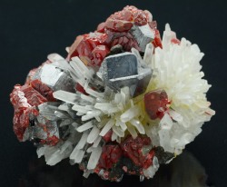 bijoux-et-mineraux:  Quartz, Realgar and Galena - Palomo Mine,