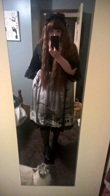 milky-berry:  Just an outfit for a swap meet~ Tried out gothic,