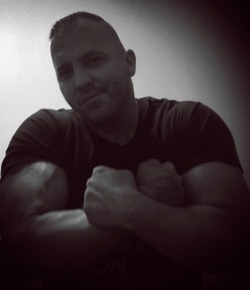 domsirdaddy:  His arms should feel like home -DSD