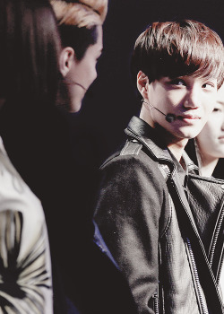 ginhun1deac:  i’ve got my eyes on you. 