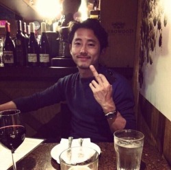 dumpsterboyglenn: Me @ Daryl Dixon and his stans  defending him