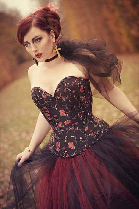 bonjourlecorset:  Corset by Skeletons in the Closet - Couture