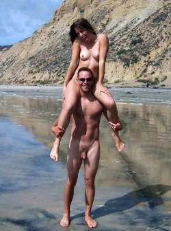 everawesomerockman:  nude beach fun