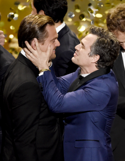 frankunderwood:  Mark Ruffalo congratulates Leonardo DiCaprio