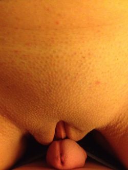 theshymilf:  Sweet kisses  Thats so hot.