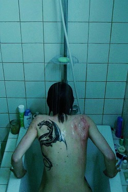  In this scene,the actress Rooney Mara’s bruises and marks