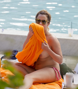 toplessbeachcelebs:  Caroline Flack (British TV Star) sunbathing