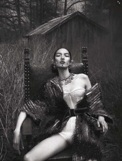 pylore:  Fei Fei Sun photographed by Mert & Marcus for Vogue