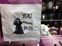 scarletlipscrimsonfingertips:  This amuses me so. 