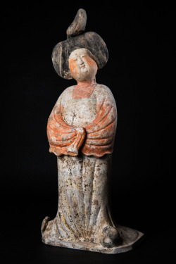 marmarinos:Chinese terracotta statue of a courtesan, dating to