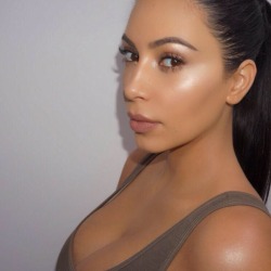 kuwkimye:  @KimKardashian: 💡 Shot a tutorial today on strobing