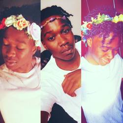 leothegiant:  Boys can flower crown too😬🌸🌺 thank you