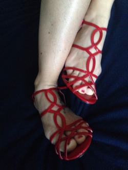oneitalianwoman:  nakedselfieshots:  Red sandal 😘  Red sandalSandali