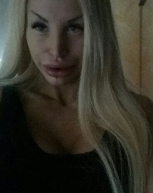 darkersideofthestone:  bimbosybarbies:  Amanda Ivanovski  The New Average  I hope she keeps pumping.