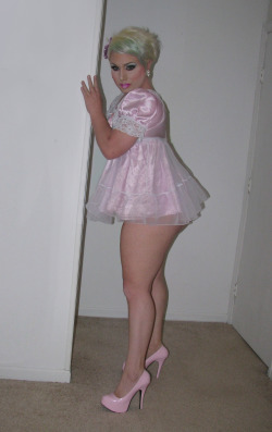 abbydothchortle:doin my Sissy Style OMGee soooooooo pink and