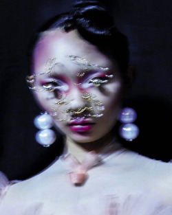 worldwidefashion:  ‘Chasing the Dragon’ Ling Ling Chen by