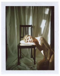 thobias:  chair (polaroid 360 fp-100c), Thobias Malmberg (www.thobiasmalmberg.com)