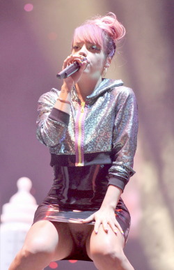 :  Lily Allen - upskirt at Hurricane Festival in Germany. (06/21/14)