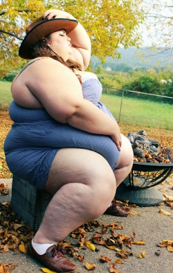 ssbbw-bbws:  The fattest and best fat cowgirl i’ve ever seen