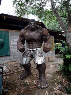 i-am-kennywil:  steampunktendencies:  Scrap Metal Hulk by Old