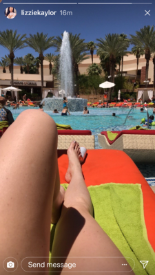vegas-born-and-raised: Such a perfect foot model and she doesn’t