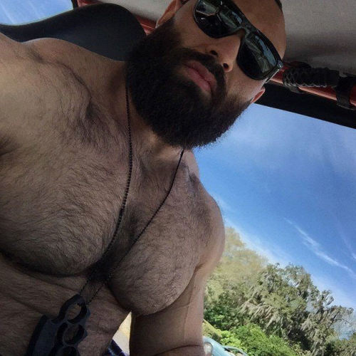 I love bearded muscle bears, see more BEARDS HERE