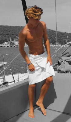 tfootielover:the better your boat the hotter the bois.. i love