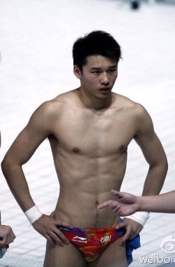 olympianhotties:  Chen Aisen - China - Synchronized Diving 10m