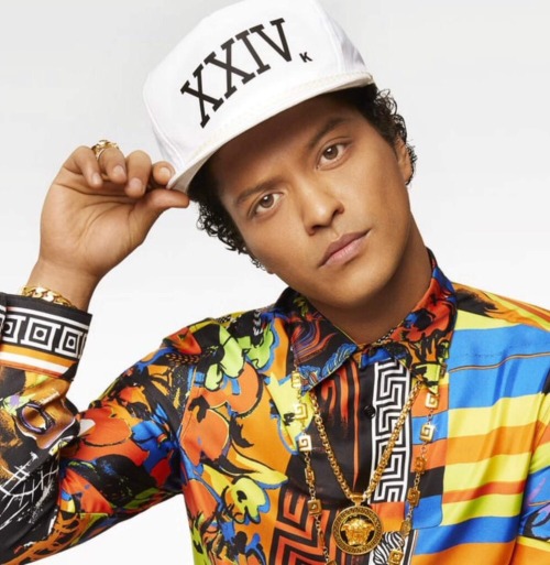 I bet yall never knew Bruno Mars was a Starlight