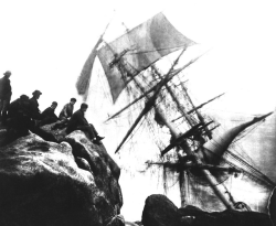 kateoplis:  One family’s photographs of shipwrecks - a thousand