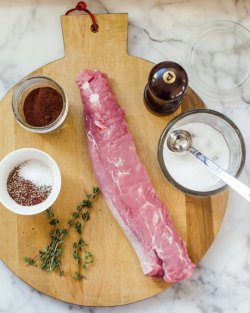 foodffs:  How To Make Roasted Pork Tenderloin  Really nice recipes.