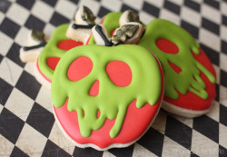 sweetoothgirl:    Poison Apple Sugar Cookies  