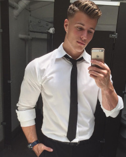 soiguessihaveatype:  Hot Guy Hall of Fame: 8s, 9s and Perfect