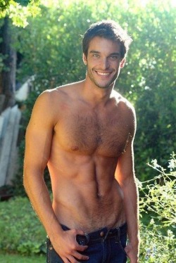 commandolover:  Hot men don’t need underwear: hot men go commando!  http://commandolover.tumblr.com/