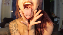 scarybabe:  Quality mawshots anybody?~ These are screenshots