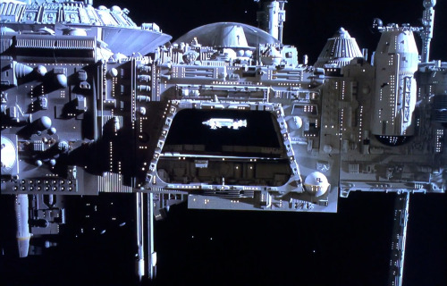 martinlkennedy:  From the Space 1999 episode ‘Mission of the Darians’ (1975) special effects shots highlighting the amazing miniature work. 