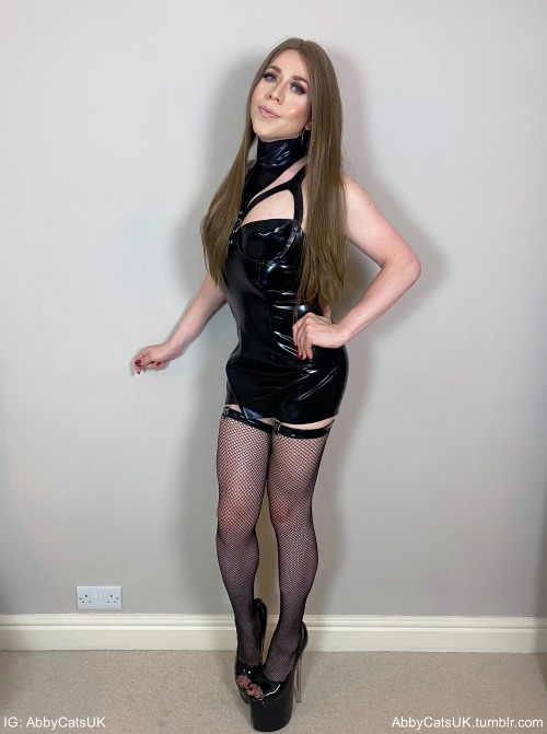 abbycatsuk:Latex & Fishnets 🖤🐾 - AbbyCatsUK