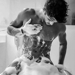  @AnnaBanks: Bath time with Jordan. #BestBathEver  