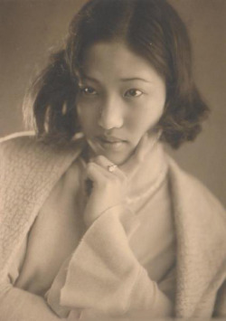 s-h-o-w-a: Portraits of an unidentified model, Japan, ca. 1930