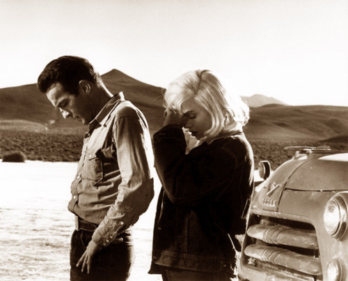 Montgomery Clift & Marilyn Monroe on set of The Misfits (1961).  Monroe, while deep in the throes of her struggle with addiction and her personal demons, described Clift as “the only person I know who is in even worse shape than I am.”