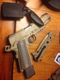 theonus:  War Pig, my CRKT M16, and new TDI Law Enforcement knife.